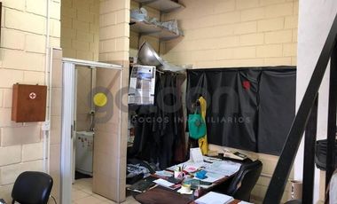 Galpon con oficinas