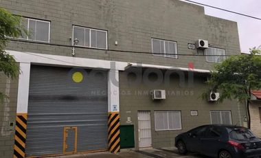 Galpon con oficinas
