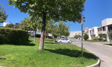 🏢✨ Casa en renta Club de golf la loma con 4 recámaras  ✨
