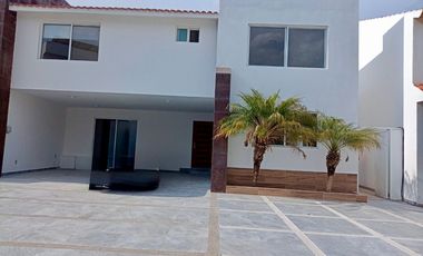 🏢✨ Casa en renta Club de golf la loma con 4 recámaras  ✨