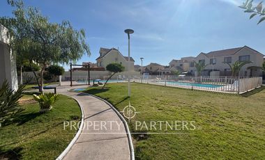 Acogedora casa 4D 3B en  Condominio, Costa Laguna.