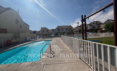 Acogedora casa 4D 3B en  Condominio, Costa Laguna.