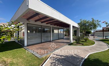 Acogedora casa 4D 3B en  Condominio, Costa Laguna.