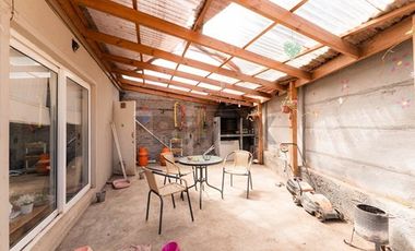 Casa Esquina con Gran Patio en Lomas de Antú