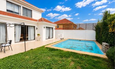 Casa de 5D/4B con piscina
