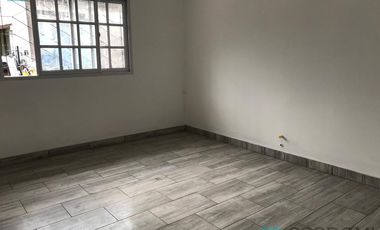 Venta PH en Lanús Este Tipo Casa de 2 y 3 ambientes con Patio Totalmente Reciclados