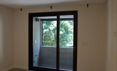 Casa en  Barrio Parque - Moderna y con Pileta