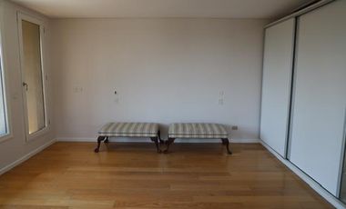 Casa en  Barrio Parque - Moderna y con Pileta