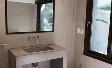 Casa en  Barrio Parque - Moderna y con Pileta
