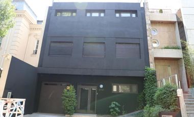 Casa en  Barrio Parque - Moderna y con Pileta