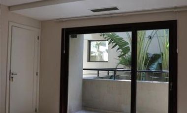 Casa en  Barrio Parque - Moderna y con Pileta