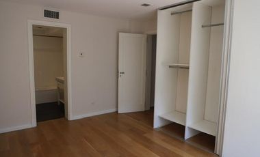 Casa en  Barrio Parque - Moderna y con Pileta