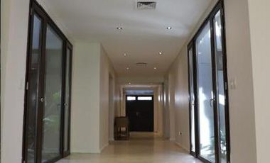 Casa en  Barrio Parque - Moderna y con Pileta