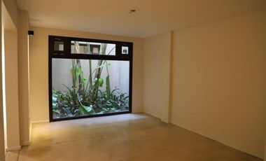 Casa en  Barrio Parque - Moderna y con Pileta