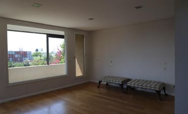 Casa en  Barrio Parque - Moderna y con Pileta