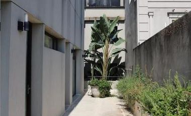Casa en  Barrio Parque - Moderna y con Pileta