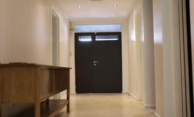 Casa en  Barrio Parque - Moderna y con Pileta