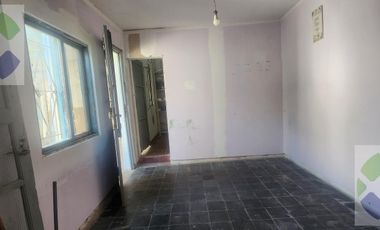 Casa en  Ovidio Lagos a metros de Av. Almafuerte