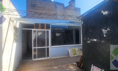 Casa en  Ovidio Lagos a metros de Av. Almafuerte