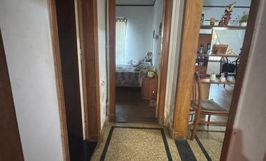 Casa en 2 Ptas de 4 dorm, garage, terraza y patio.- Banfield Oeste