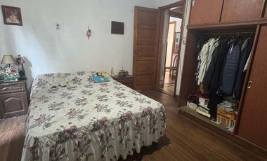 Casa en 2 Ptas de 4 dorm, garage, terraza y patio.- Banfield Oeste