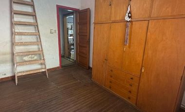 Casa en 2 Ptas de 4 dorm, garage, terraza y patio.- Banfield Oeste