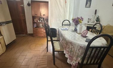 Casa en 2 Ptas de 4 dorm, garage, terraza y patio.- Banfield Oeste