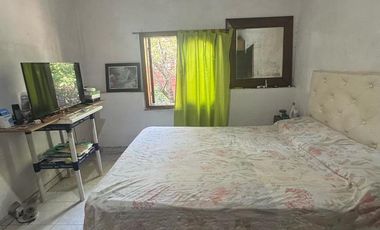 Casa en 2 Ptas de 4 dorm, garage, terraza y patio.- Banfield Oeste