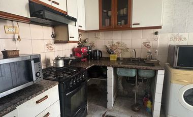 Casa en 2 Ptas de 4 dorm, garage, terraza y patio.- Banfield Oeste
