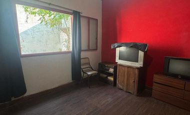 Casa en 2 Ptas de 4 dorm, garage, terraza y patio.- Banfield Oeste