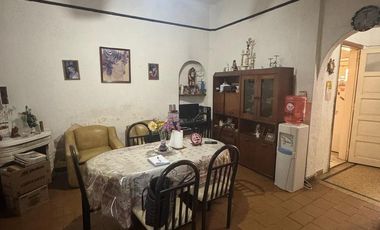 Casa en 2 Ptas de 4 dorm, garage, terraza y patio.- Banfield Oeste