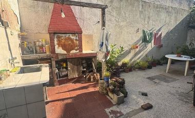 Casa en 2 Ptas de 4 dorm, garage, terraza y patio.- Banfield Oeste