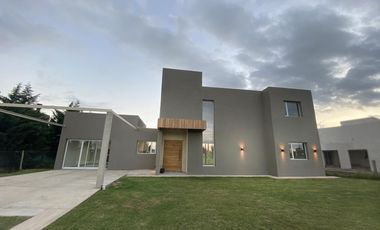 Casa en Urbanización Trisquelia