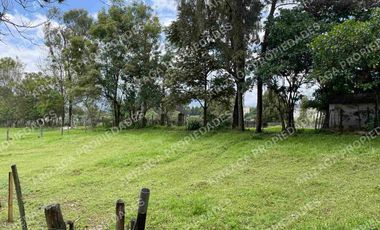 VENDO o RENTO  hermosa propiedad en la zona central de SANGOLQUI, con casa cololnial