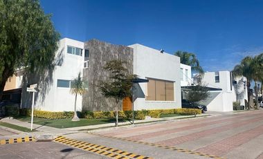 SE VENDE CASA EN RIBERAS DEL CAMPESTRE CELAYA