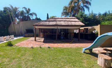 Gran terreno de 1.200m² con casa, quincho y pileta