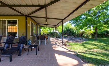 Gran terreno de 1.200m² con casa, quincho y pileta