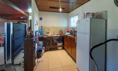 Gran terreno de 1.200m² con casa, quincho y pileta