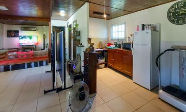 Gran terreno de 1.200m² con casa, quincho y pileta