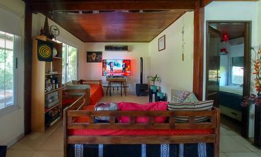 Gran terreno de 1.200m² con casa, quincho y pileta