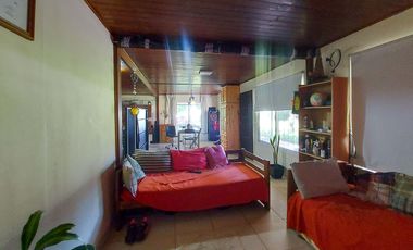 Gran terreno de 1.200m² con casa, quincho y pileta