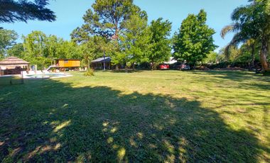 Gran terreno de 1.200m² con casa, quincho y pileta
