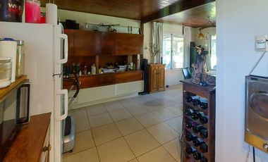 Gran terreno de 1.200m² con casa, quincho y pileta