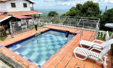 FINCA EN VENTA EN EL CASTILLO SANTA ELENA EL CERRITO