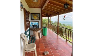 FINCA EN VENTA EN EL CASTILLO SANTA ELENA EL CERRITO