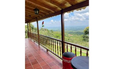 FINCA EN VENTA EN EL CASTILLO SANTA ELENA EL CERRITO