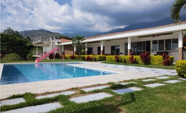 CASA CAMPESTRE EN VENTA SANTA ELENA VIA EL CASTILLO CONJUNTO