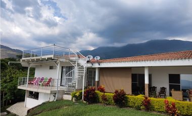 CASA CAMPESTRE EN VENTA SANTA ELENA VIA EL CASTILLO CONJUNTO