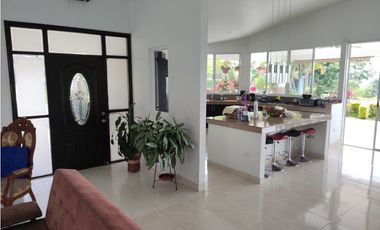 CASA CAMPESTRE EN VENTA SANTA ELENA VIA EL CASTILLO CONJUNTO