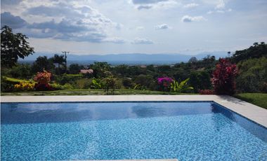 CASA CAMPESTRE EN VENTA SANTA ELENA VIA EL CASTILLO CONJUNTO